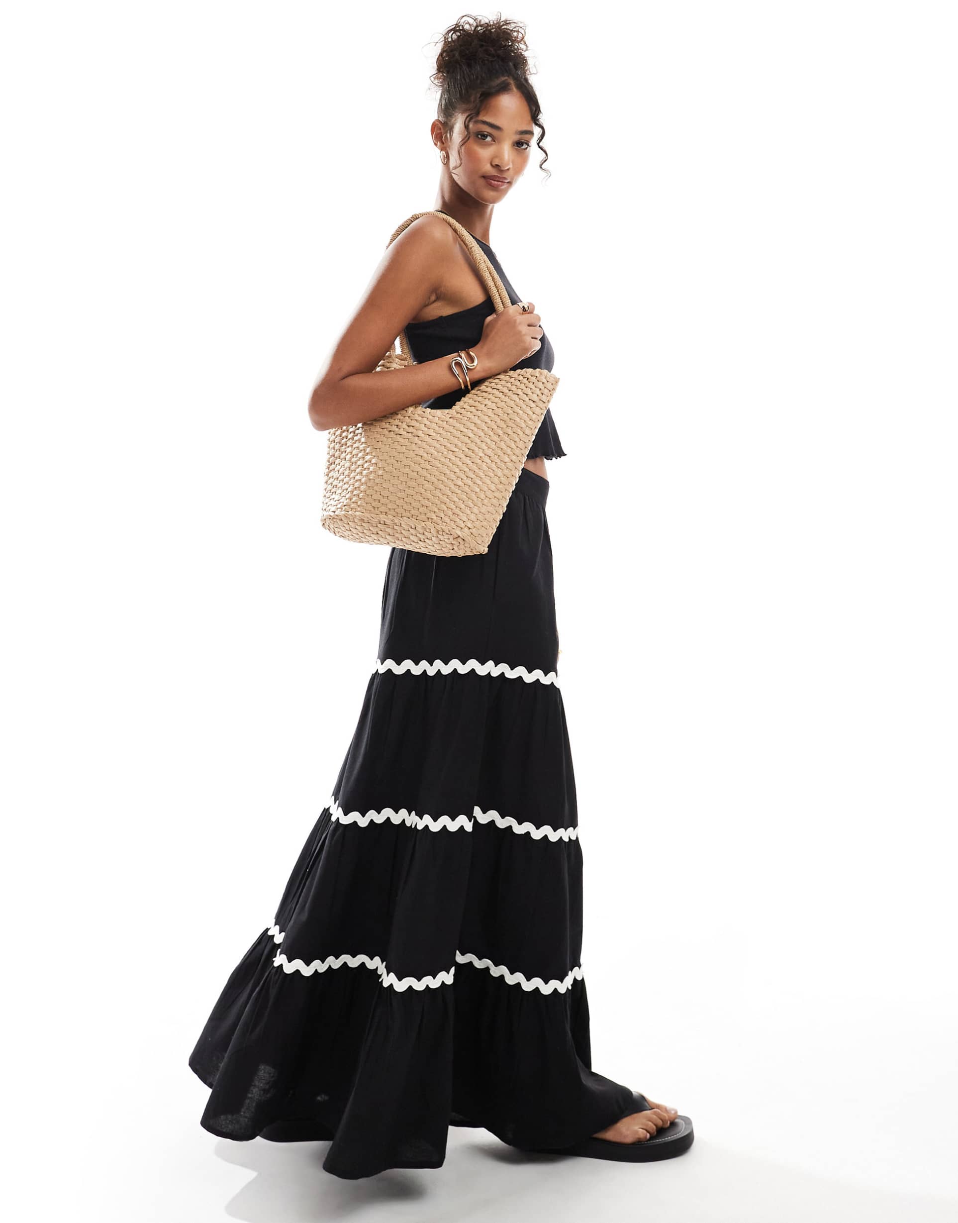 wednesday's girl contrast maxi skirt in black