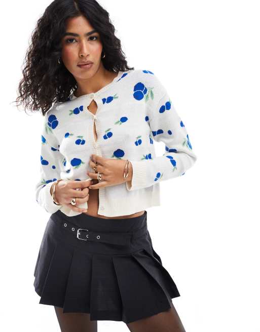 Wednesday's Girl - Cremehvidmeleret og strikket cardigan med blåbærprint