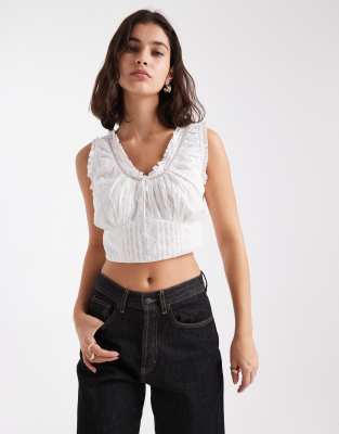 Wednesday's Girl - Cropped Camisole in Weiß mit gebundener Vorderseite