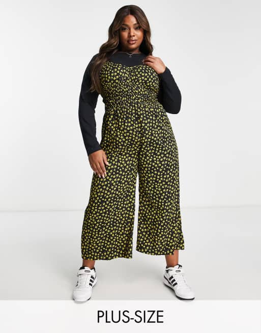 Wednesday's Girl Curve - Cami jumpsuit met overlay en fijne print in geel