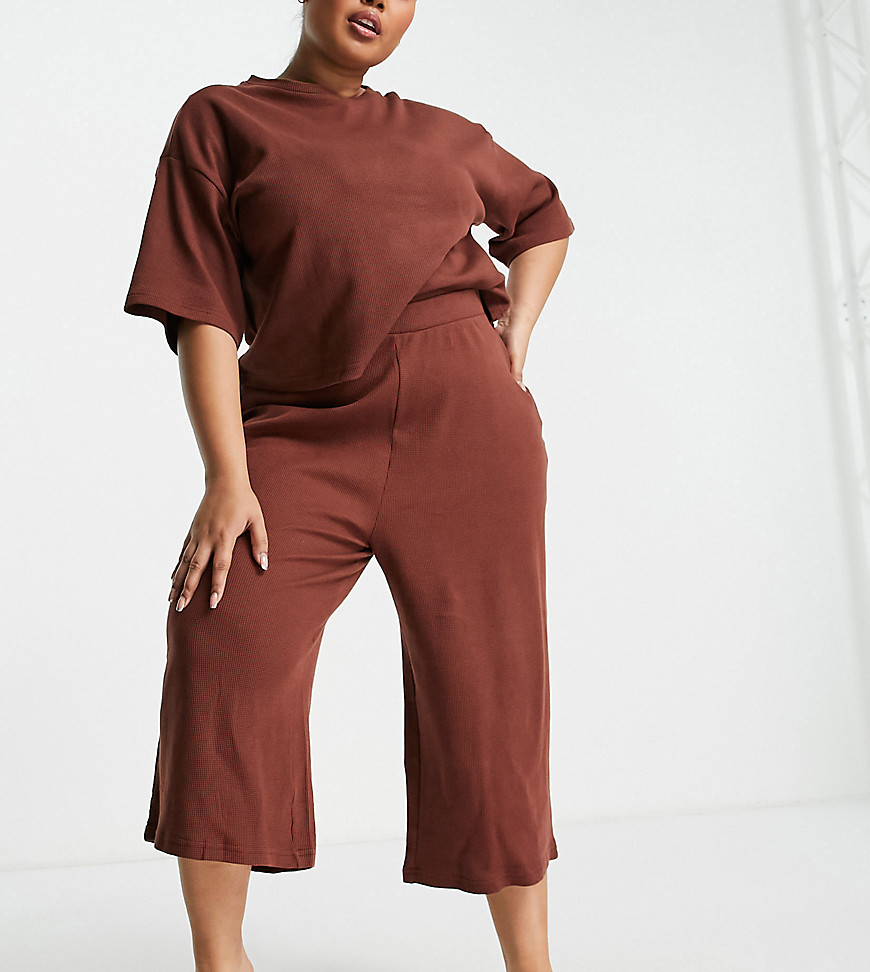Wednesday's Girl Curve – Lässiger Pyjama mit T-Shirt und Hose mit Waffelstruktur-Braun
