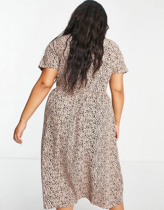 https://images.asos-media.com/products/wednesdays-girl-curve-midi-smock-dress-in-beige-smudge-spot-print/22590490-4?$n_550w$&wid=550&fit=constrain