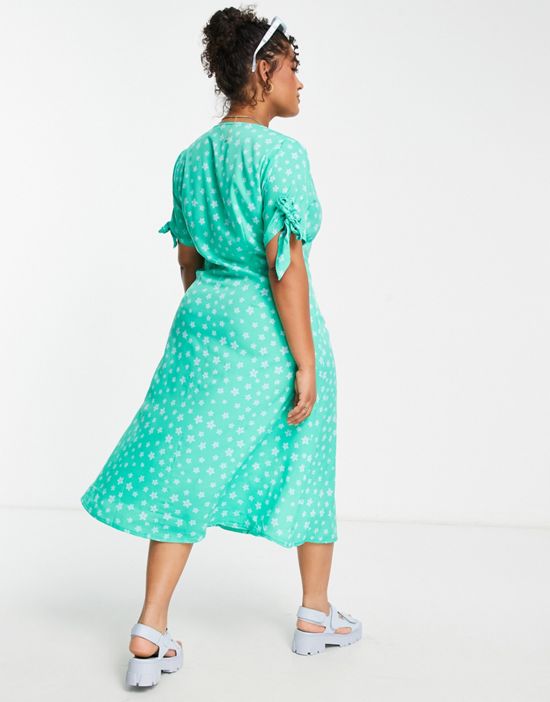 https://images.asos-media.com/products/wednesdays-girl-curve-v-neck-midi-tea-dress-in-green-floral/202510850-2?$n_550w$&wid=550&fit=constrain