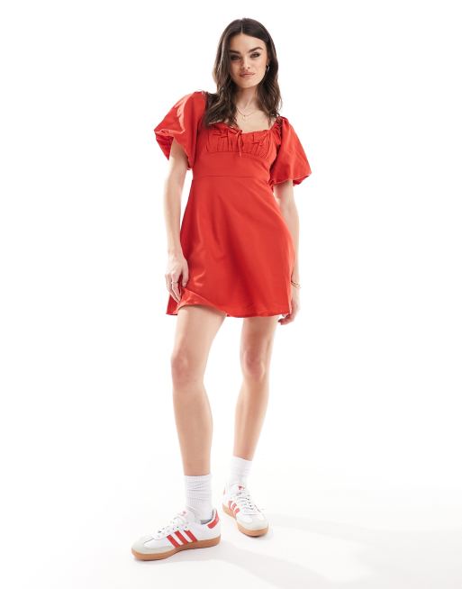 Wednesday's Girl – Czerwona fakturowana sukienka mini z bufkami i kokardką