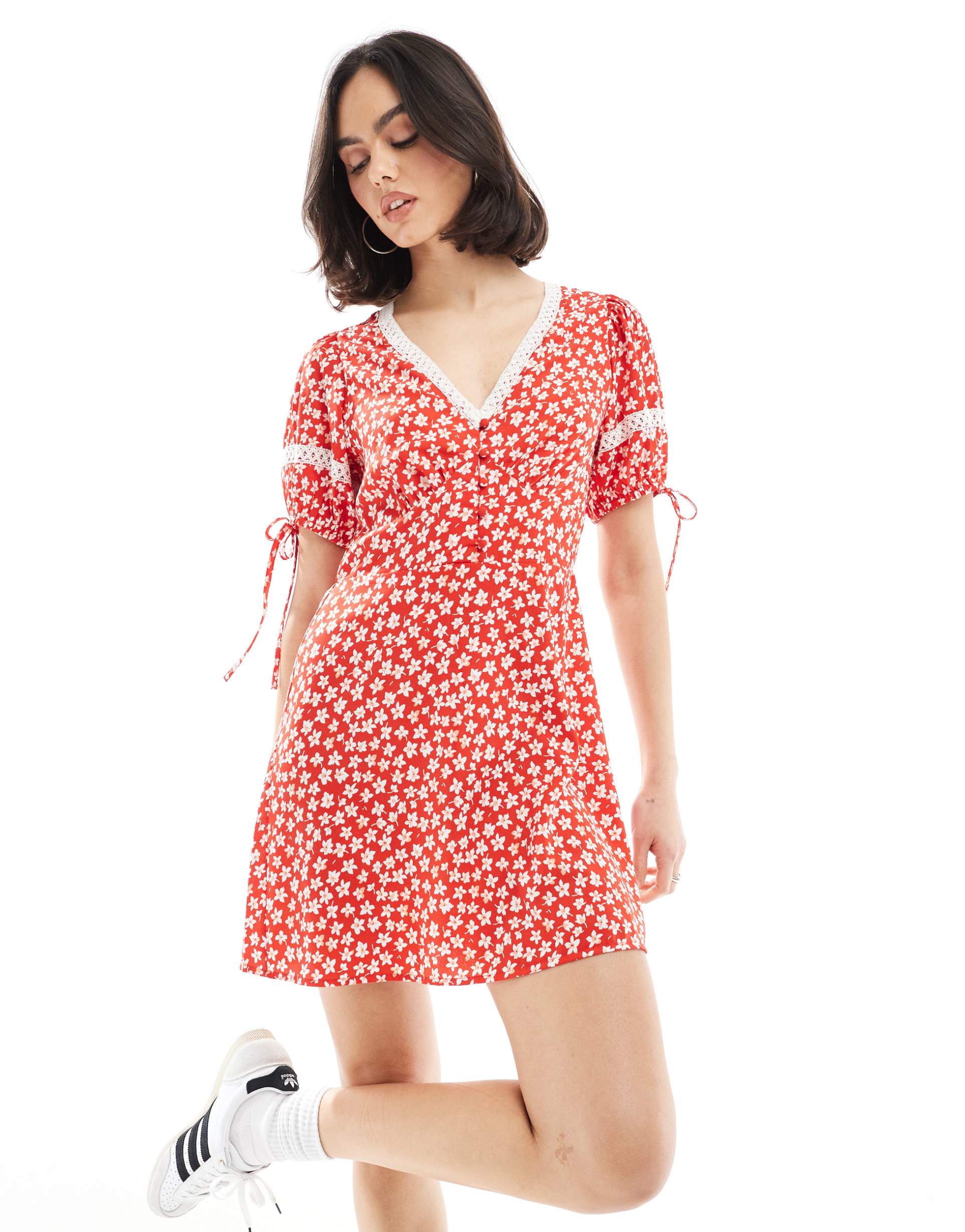 wednesday's girl ditsy floral mini tea dress in red