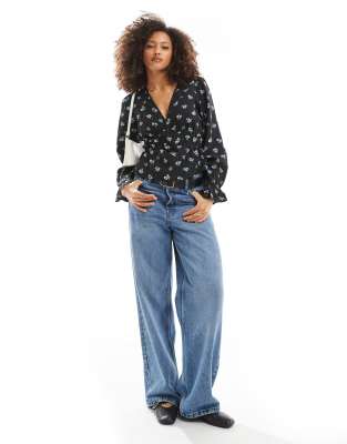 Wednesday's Girl ditsy print plisse blouse in black