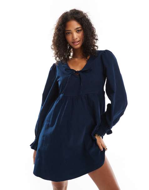 Wednesday's Girl - Dyb marineblå smock-minikjole med sløjfe foran i fløjl - view 1