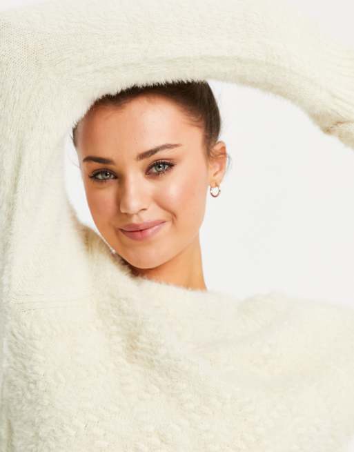 Wednesday's Girl – Flauschiger Pullover in Creme mit Zopfmuster, 3 von 4