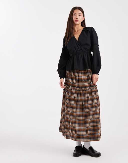 Wednesday's Girl - Flerfarvet midaxi-nederdel med tern i niveauinddelt design