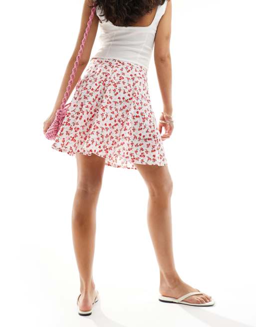 stina ♡ Dahlia white wrap skirt / short Buy Vero Moda VMSMILLA HW SMOCK SHORT SKIRT WVN G - 5T42