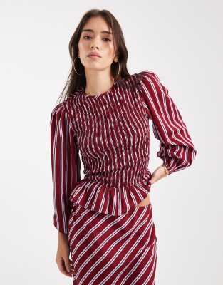 Wednesday's Girl - Gesmokte Bluse in Burgunderrot und Marineblau mit Streifen und langen Puffärmeln-Weiß