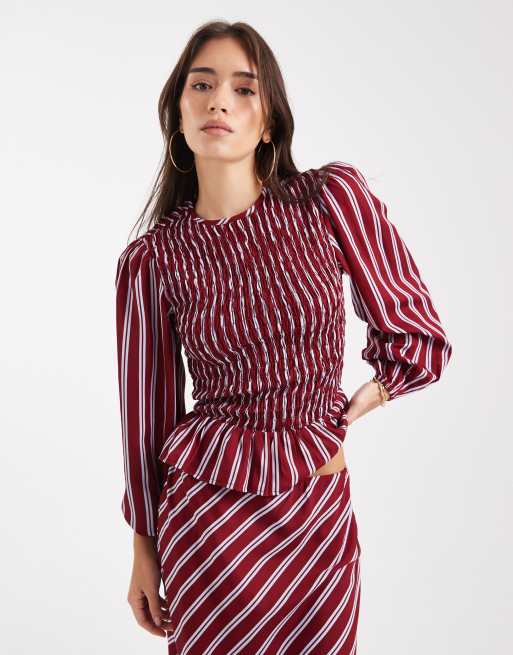 Wednesday's Girl – Gesmokte Bluse in Burgunderrot und Marineblau mit Streifen und langen Puffärmeln 