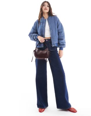 Wednesday's Girl - Gesteppte Bomberjacke in Mittelblau mit Denim-Effekt