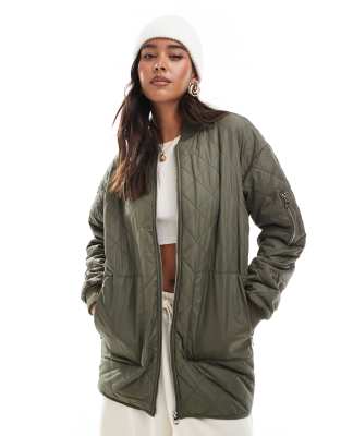 Wednesday's Girl - Gesteppte Longline-Bomberjacke in Khaki mit Kokon-Schnitt-Grün