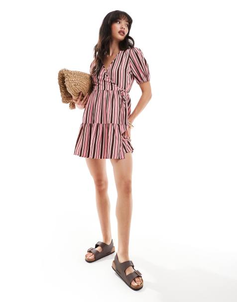 Wednesday's Girl – Gestuftes, gewickeltes Hängerkleid in gestreiftem Rosa - view 1