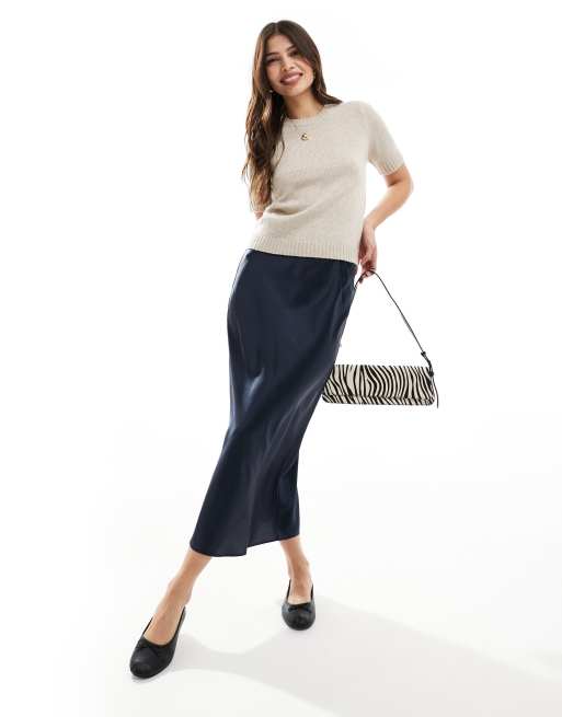 Wednesday's Girl - Gonna al polpaccio in raso blu navy con taglio sbieco