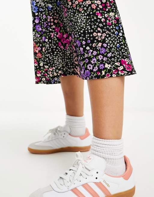 Wednesday s Girl Gonna midi con taglio sbieco nera a fiori ASOS
