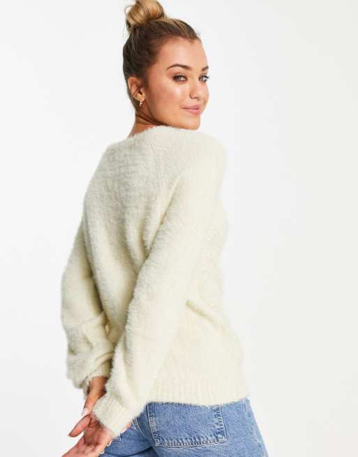 Wednesday's Girl – Gräddvit, fluffig, flätstickad tröja, 2 av 4