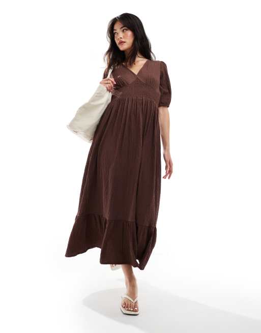 Wednesday's Girl - Halflange jurk me linnenlook en pofmouwen en V-hals in chocoladebruin