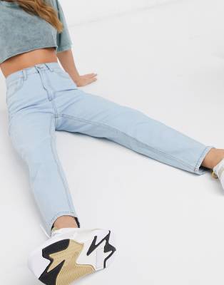 gril jeans