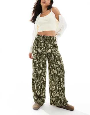 Wednesday's Girl - Hose in Khakigrün mit tropischem Muster