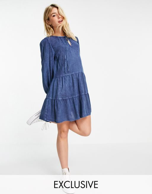 Wednesday's Girl – Jeansowa sukienka mini o luźnym kroju z warstwowym dołem