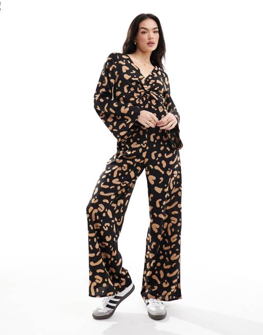 Wednesday's Girl - Jumpsuit i sort/cremefarve med ærmer med svaj