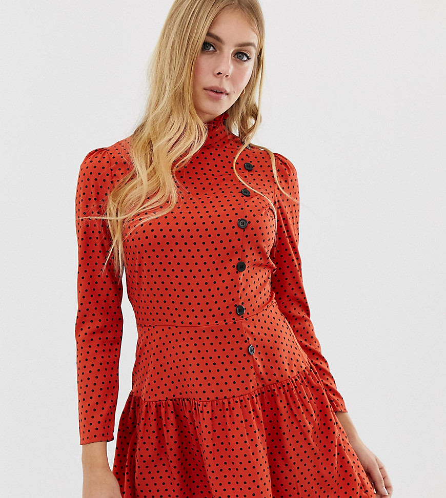 Wednesday's Girl - kjole i prikket print med flæse i halsen og lav talje-Rød