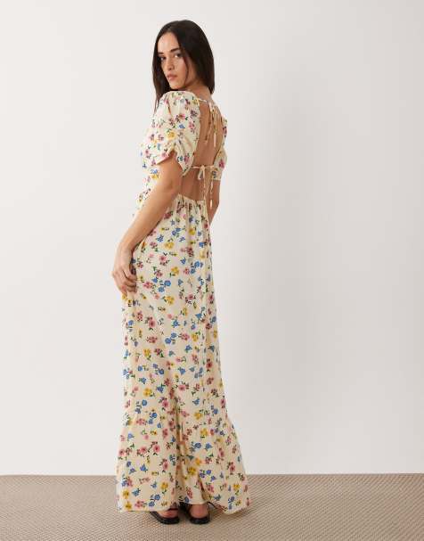 Wednesday's Girl – Kurzärmliges, luftiges Maxikleid in Beige mit Blumenmuster und Bindedetail - view 1
