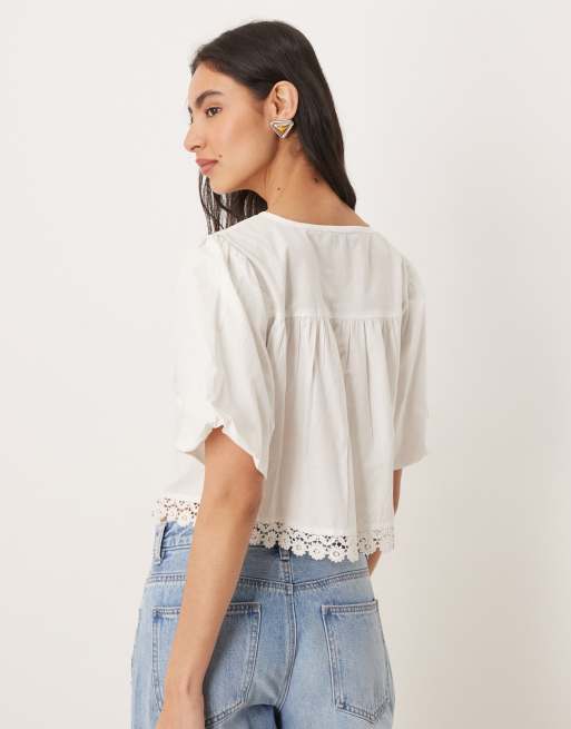 Wednesday's Girl – Kurzärmliges Oberteil in Weiß mit Spitzendetail, 3 von 4