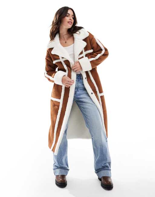 Wednesday s Girl Kuscheliger Longline Mantel aus Wildlederimitat in Hellbraun mit cremeweiBem Lammfellimitat ASOS