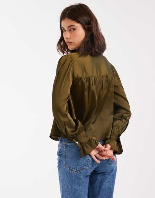 Wednesday's Girl – Langärmlige Bluse aus fließendem Stoff in Moosgrün mit Bindedetail, 4 von 4
