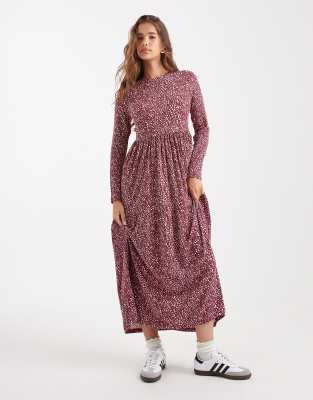 Wednesday's Girl - Langärmliges Midaxikleid in Burgunderrot mit verwischtem rosa Punktemuster