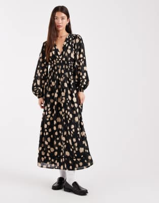 Wednesday's Girl - Langärmliges Midaxikleid in Schwarz mit verschwommenem Punktemuster-Bunt