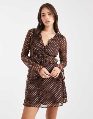 Wednesday's Girl - Langärmliges Minikleid in Braun mit Polka-Dots, V-Ausschnitt und Rüschen-Schwarz