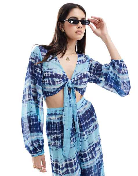 Wednesday's Girl – Langärmliges Strandoberteil in Blau mit Bindedetail und Batikmuster, Kombiteil - view 1