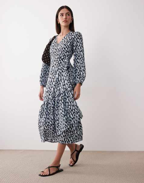 Wednesday's Girl – Langärmliges Wickelkleid in Blau mit verwischtem Punktemuster und Bindedetail - view 1