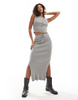 loose fine knit midaxi skirt in light gray - part of a set