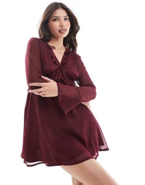Wednesday's Girl - Luchtige mini jurk met ruches in diep bordeauxrood - view 1