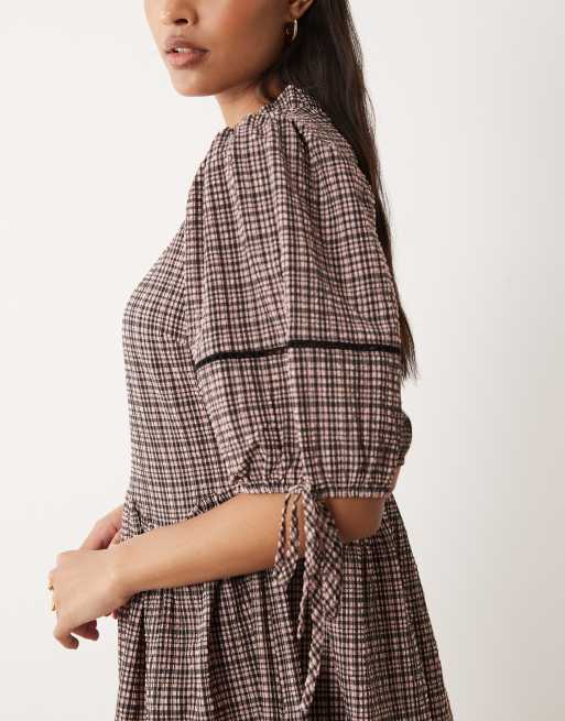 Wednesday's Girl - Lyserød ternet minikjole med smock og tekstur, 3 af 4