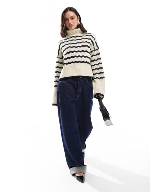 Wednesday's Girl - Maglione color crema a righe nere in zig-zag con collo a imbuto