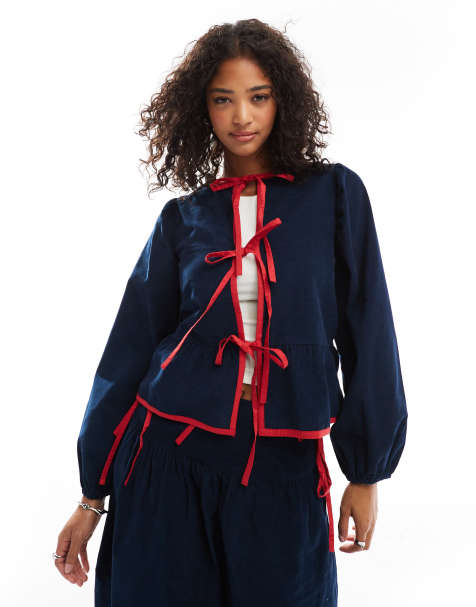 Wednesday's Girl – Marinblå blus med smock och snören - view 1