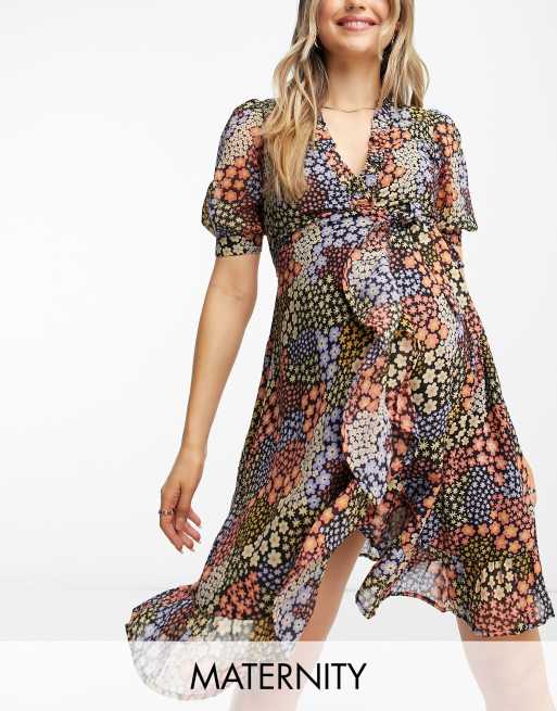 Wednesday's Girl Maternity – Sukienka mini z falbanką w drobny patchworkowy wzór 