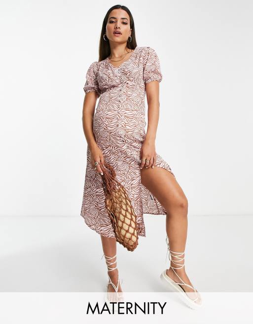 Wednesday's Girl Maternity – Zapinana na guziki sukienka midi we wzór w stonowane różowe paski zebry
