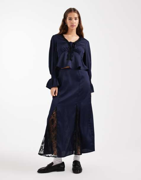 Wednesday's Girl - Midaxi-rok met kanten inzetstukken in marineblauw - view 1