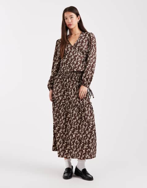 Wednesday's Girl - Midaxi-rok met ruches, A-lijn en bloemenprint in bruin - view 1
