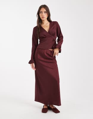 Wednesday's Girl - Midaxirock in Burgunderrot mit Polka Dots und Struktur-Marineblau