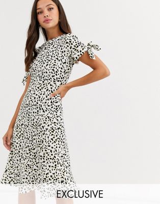 Wednesday's Girl midi dress with tie sleeves in abstract spot print-Black