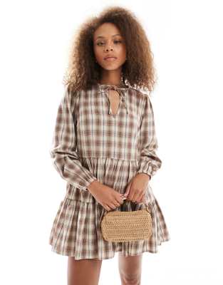 Wednesday's Girl - Mini-Hängerkleid in Beige mit Karomuster und Bindedetail-Neutral