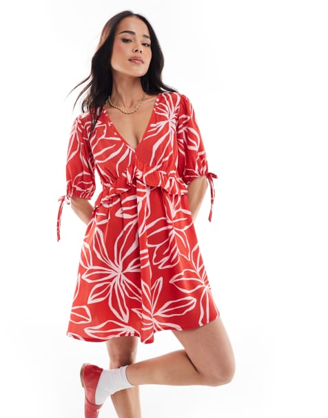 Wednesday's Girl – Mini-Hängerkleid in Rot mit auffälligem Blumenmuster - view 1